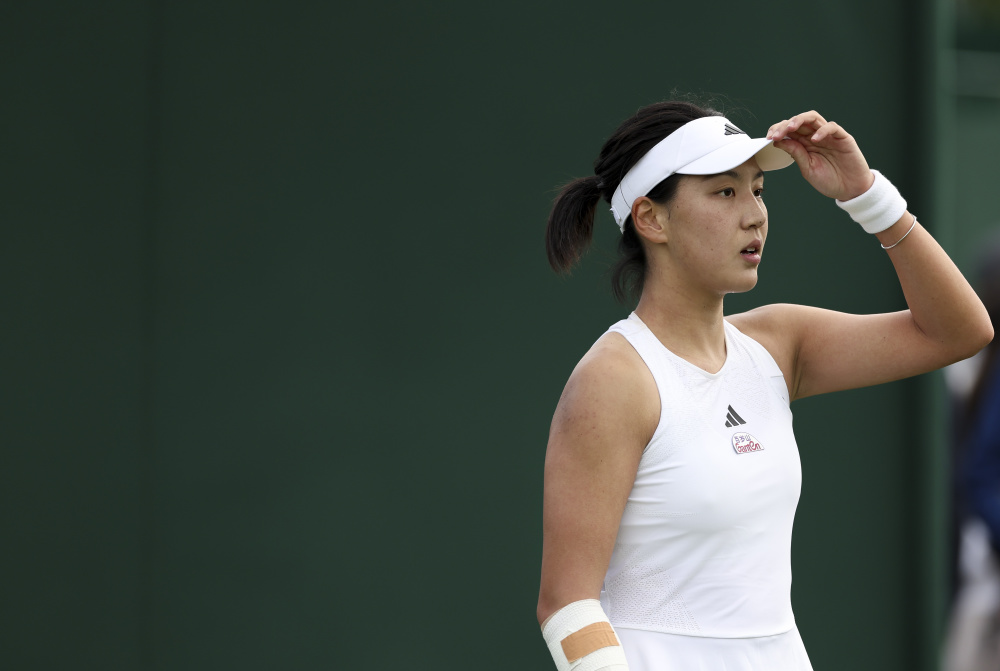 员在场上保 员在场上保